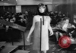 Immagine di Sfilata di moda Budapest Ungheria, 1966, secondo 25 filmato di repertorio 65675046620