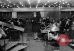 Immagine di Sfilata di moda Budapest Ungheria, 1966, secondo 28 filmato di repertorio 65675046620