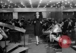 Immagine di Sfilata di moda Budapest Ungheria, 1966, secondo 29 filmato di repertorio 65675046620