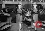 Immagine di Sfilata di moda Budapest Ungheria, 1966, secondo 33 filmato di repertorio 65675046620