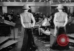 Immagine di Sfilata di moda Budapest Ungheria, 1966, secondo 35 filmato di repertorio 65675046620