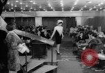 Immagine di Sfilata di moda Budapest Ungheria, 1966, secondo 48 filmato di repertorio 65675046620