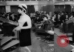Immagine di Sfilata di moda Budapest Ungheria, 1966, secondo 54 filmato di repertorio 65675046620