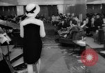 Immagine di Sfilata di moda Budapest Ungheria, 1966, secondo 55 filmato di repertorio 65675046620