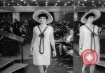Immagine di Sfilata di moda Budapest Ungheria, 1966, secondo 57 filmato di repertorio 65675046620