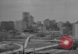 Immagine di Atlanta Braves squadra di baseball in parata sulla Peachtree Street Atlanta Georgia USA, 1966, secondo 7 filmato di repertorio 65675046621