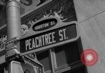 Immagine di Atlanta Braves squadra di baseball in parata sulla Peachtree Street Atlanta Georgia USA, 1966, secondo 30 filmato di repertorio 65675046621