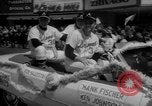 Immagine di Atlanta Braves squadra di baseball in parata sulla Peachtree Street Atlanta Georgia USA, 1966, secondo 35 filmato di repertorio 65675046621