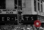 Immagine di Atlanta Braves squadra di baseball in parata sulla Peachtree Street Atlanta Georgia USA, 1966, secondo 37 filmato di repertorio 65675046621