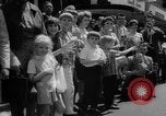 Immagine di Atlanta Braves squadra di baseball in parata sulla Peachtree Street Atlanta Georgia USA, 1966, secondo 41 filmato di repertorio 65675046621