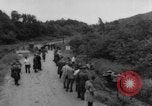 Image soldats tombés dans une embuscade en Corée du Sud, 1963, de la seconde 26 séquences d'archives historiques vidéo 65675046643
