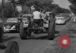 Standbild belgische Bauern Le MONS BELGIEN, 1963, aus Sekunde 14 historischem Filmmaterial Videoclip 65675046644