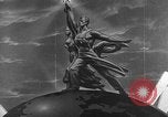 Standbild sowjetischen May Day Feier am Ende der Zweiten Weltkrieg Leningrad Russland Sowjetunion, 1945, aus Sekunde 6 historischem Filmmaterial Videoclip 65675046647