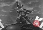 Standbild sowjetischen May Day Feier am Ende der Zweiten Weltkrieg Leningrad Russland Sowjetunion, 1945, aus Sekunde 7 historischem Filmmaterial Videoclip 65675046647
