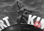 Standbild sowjetischen May Day Feier am Ende der Zweiten Weltkrieg Leningrad Russland Sowjetunion, 1945, aus Sekunde 9 historischem Filmmaterial Videoclip 65675046647