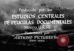 Standbild sowjetischen May Day Feier am Ende der Zweiten Weltkrieg Leningrad Russland Sowjetunion, 1945, aus Sekunde 25 historischem Filmmaterial Videoclip 65675046647