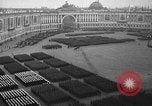 Standbild sowjetischen May Day Feier am Ende der Zweiten Weltkrieg Leningrad Russland Sowjetunion, 1945, aus Sekunde 39 historischem Filmmaterial Videoclip 65675046647