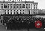 Standbild sowjetischen May Day Feier am Ende der Zweiten Weltkrieg Leningrad Russland Sowjetunion, 1945, aus Sekunde 44 historischem Filmmaterial Videoclip 65675046647