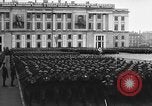 Standbild sowjetischen May Day Feier am Ende der Zweiten Weltkrieg Leningrad Russland Sowjetunion, 1945, aus Sekunde 45 historischem Filmmaterial Videoclip 65675046647