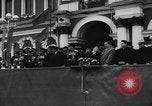 Standbild sowjetischen May Day Feier am Ende der Zweiten Weltkrieg Leningrad Russland Sowjetunion, 1945, aus Sekunde 56 historischem Filmmaterial Videoclip 65675046647