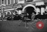 Standbild sowjetischen May Day Feier am Ende der Zweiten Weltkrieg Leningrad Russland Sowjetunion, 1945, aus Sekunde 57 historischem Filmmaterial Videoclip 65675046647