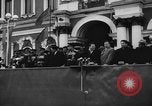 Standbild sowjetischen May Day Feier am Ende der Zweiten Weltkrieg Leningrad Russland Sowjetunion, 1945, aus Sekunde 58 historischem Filmmaterial Videoclip 65675046647