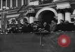 Standbild sowjetischen May Day Feier am Ende der Zweiten Weltkrieg Leningrad Russland Sowjetunion, 1945, aus Sekunde 59 historischem Filmmaterial Videoclip 65675046647
