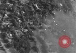 Standbild Air Strike Vietnam, 1966, aus Sekunde 12 historischem Filmmaterial Videoclip 65675046651