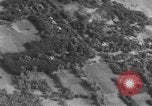 Standbild Air Strike Vietnam, 1966, aus Sekunde 52 historischem Filmmaterial Videoclip 65675046651