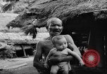 Immagine di Danni dovuti a sgranare Il Vietnam, 1962, secondo 13 filmato di repertorio 65675046658
