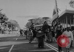 Immagine di Dignitari guarda una sfilata Il Vietnam, 1962, secondo 15 filmato di repertorio 65675046659
