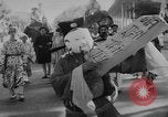 Immagine di Dignitari guarda una sfilata Il Vietnam, 1962, secondo 21 filmato di repertorio 65675046659