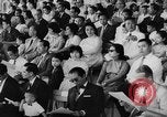 Immagine di Dignitari guarda una sfilata Il Vietnam, 1962, secondo 24 filmato di repertorio 65675046659