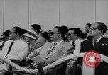 Immagine di Dignitari guarda una sfilata Il Vietnam, 1962, secondo 27 filmato di repertorio 65675046659