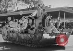 Immagine di Dignitari guarda una sfilata Il Vietnam, 1962, secondo 28 filmato di repertorio 65675046659
