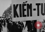 Immagine di Dignitari guarda una sfilata Il Vietnam, 1962, secondo 35 filmato di repertorio 65675046659