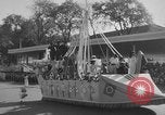 Immagine di Dignitari guarda una sfilata Il Vietnam, 1962, secondo 53 filmato di repertorio 65675046659