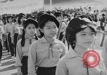 Immagine di Dignitari guarda una sfilata Il Vietnam, 1962, secondo 55 filmato di repertorio 65675046659