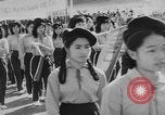 Immagine di Dignitari guarda una sfilata Il Vietnam, 1962, secondo 56 filmato di repertorio 65675046659