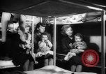 Immagine di British spose di guerra New York United States USA, 1946, secondo 30 filmato di repertorio 65675046678