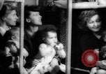 Immagine di British spose di guerra New York United States USA, 1946, secondo 35 filmato di repertorio 65675046678
