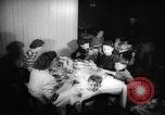 Immagine di British spose di guerra New York United States USA, 1946, secondo 40 filmato di repertorio 65675046678