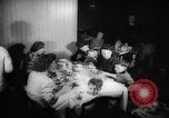 Immagine di British spose di guerra New York United States USA, 1946, secondo 41 filmato di repertorio 65675046678