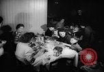 Immagine di British spose di guerra New York United States USA, 1946, secondo 43 filmato di repertorio 65675046678