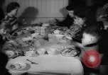 Immagine di British spose di guerra New York United States USA, 1946, secondo 46 filmato di repertorio 65675046678