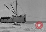 Standbild Aufgabe West Base der Antarktis, 1941, aus Sekunde 60 historischem Filmmaterial Videoclip 65675046682
