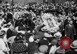Standbild Frank Moy's Funeral Chicago Illinois USA, 1937, aus Sekunde 28 historischem Filmmaterial Videoclip 65675046689