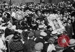 Standbild Frank Moy's Funeral Chicago Illinois USA, 1937, aus Sekunde 29 historischem Filmmaterial Videoclip 65675046689