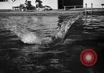 Immagine di I tuffatori olimpici Ruth salto e Marjorie Gestriug Santa Barbara California USA, 1939, secondo 19 filmato di repertorio 65675046702