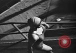 Immagine di I tuffatori olimpici Ruth salto e Marjorie Gestriug Santa Barbara California USA, 1939, secondo 28 filmato di repertorio 65675046702